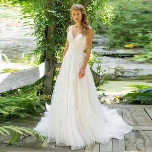 A-Line/Princess Tulle Applique V-Neck Sleeveless Sweep/Brush Train Wedding Dresses
