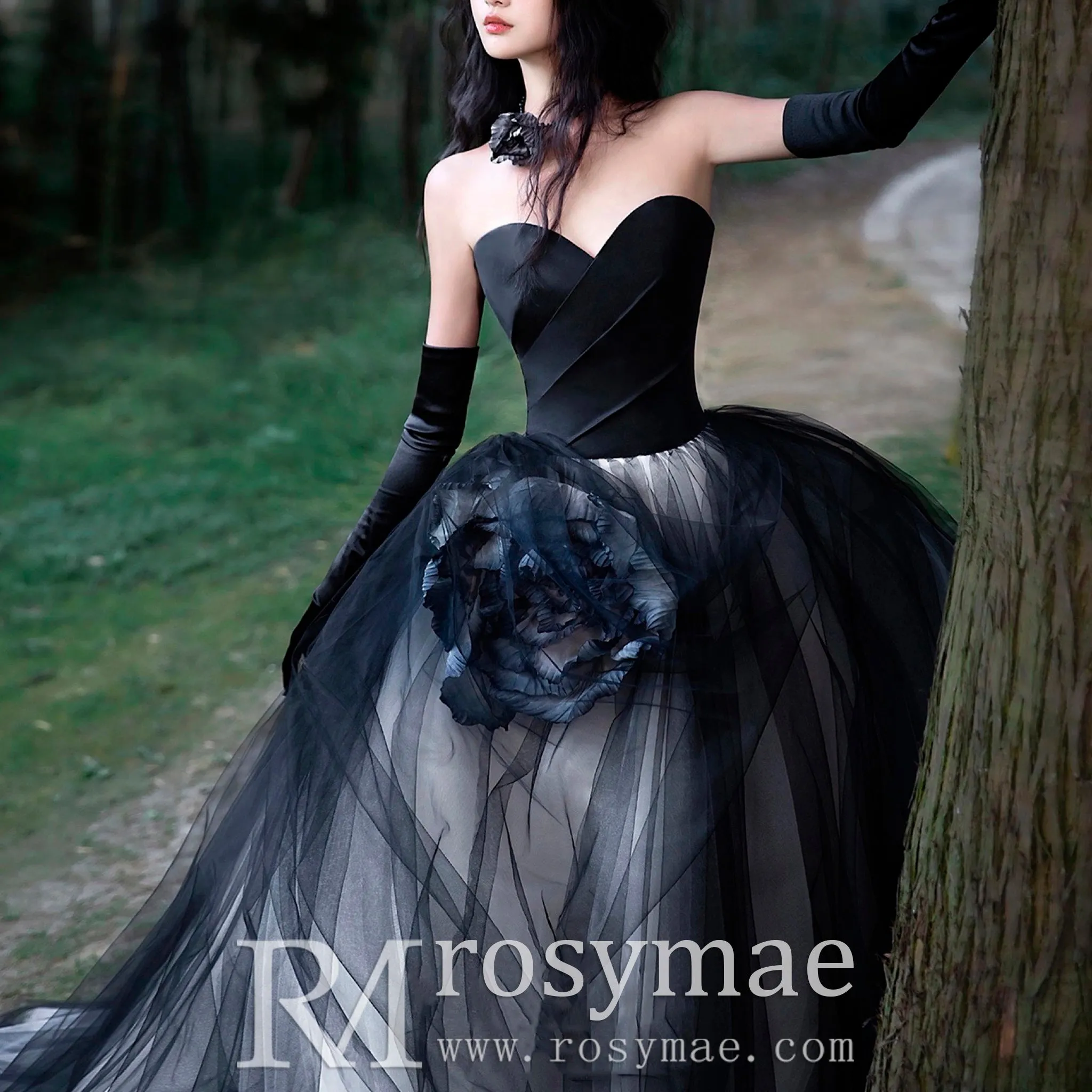 Ball Gown Black and White Wedding Dress with Sweetheart Neck