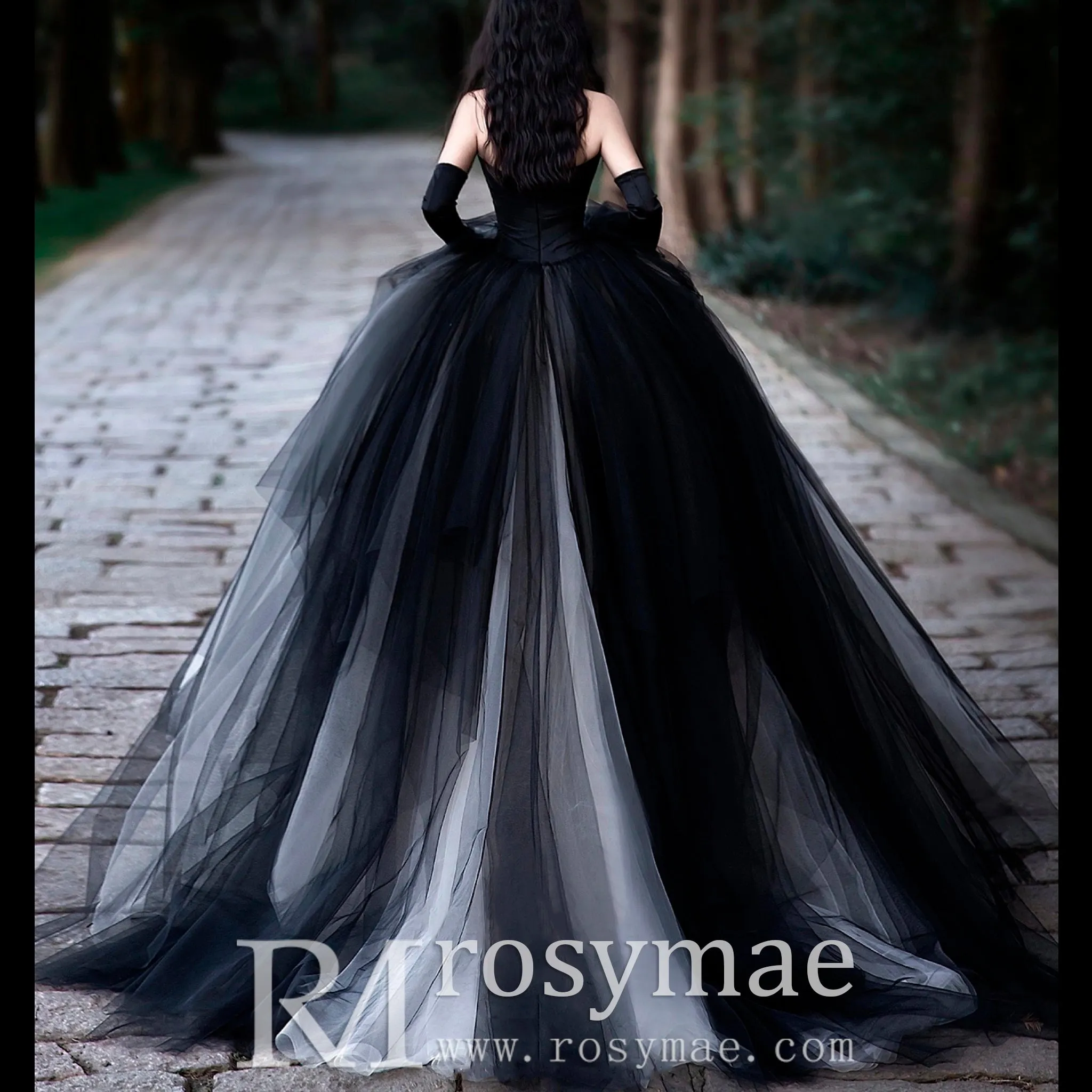 Ball Gown Black and White Wedding Dress with Sweetheart Neck