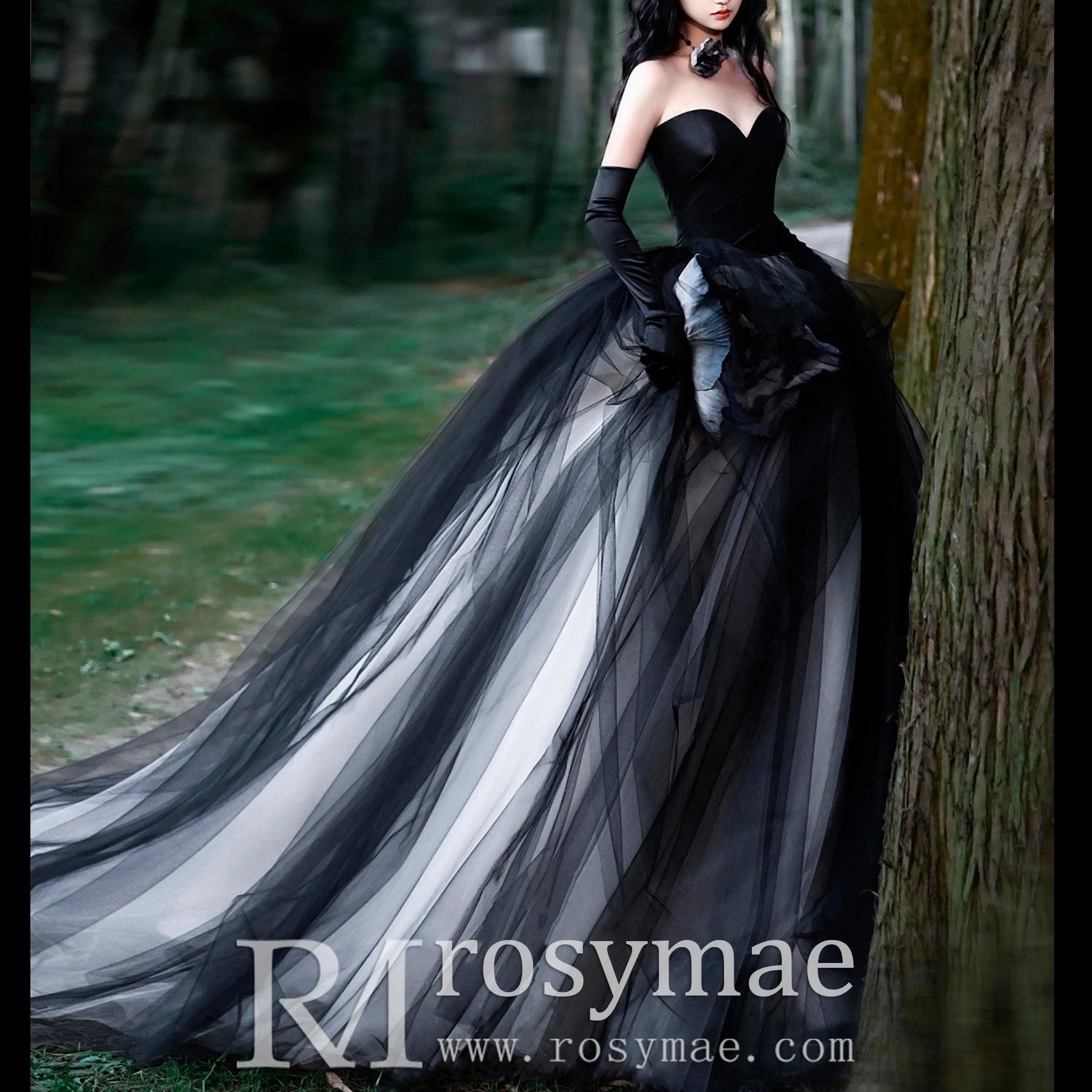 Ball Gown Black and White Wedding Dress with Sweetheart Neck