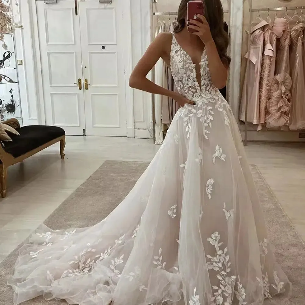 Blush Pink Lace Elegant Wedding Dresses Low-Cut V-Neck Appliques A-Line Bride Gowns Princess Spaghetti Straps Bridal Gown