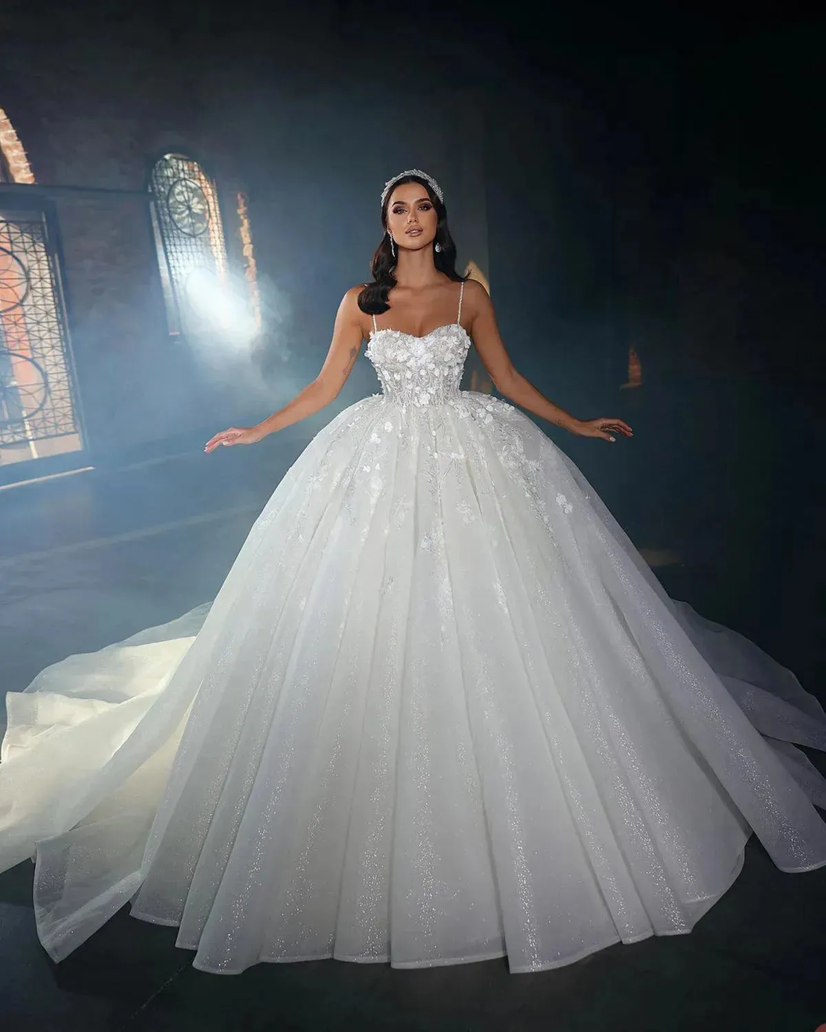 Glitter Lace Wedding Dresses Spaghetti Straps Shiny 3D Flowers Sweetheart Bridal Gowns Puffy Princess Bride Dress