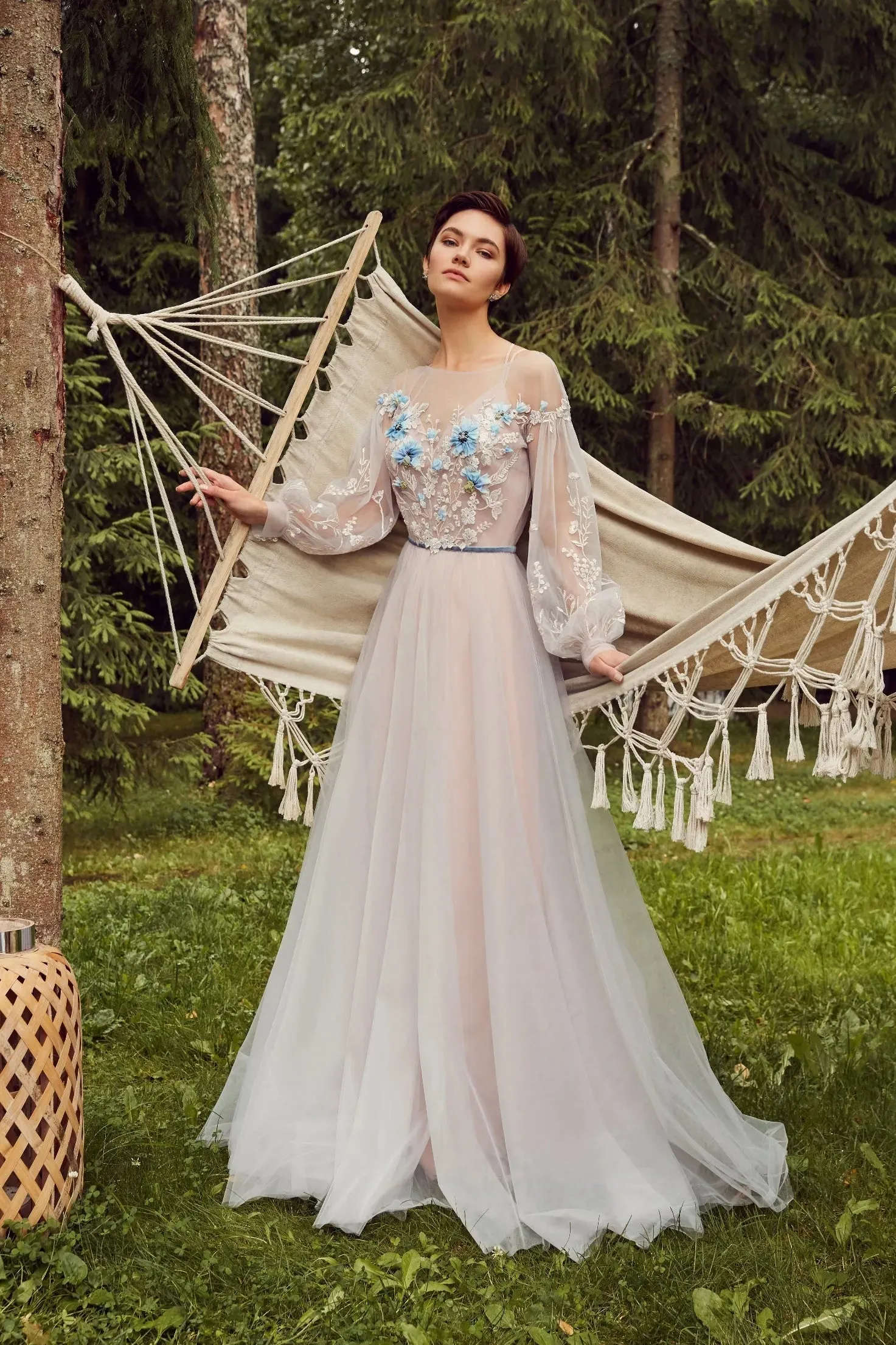Long Sleeve Flowers Appliqued Evening Dresses Criss Cross Back Buttons Formal Party Gowns vestidos de gala