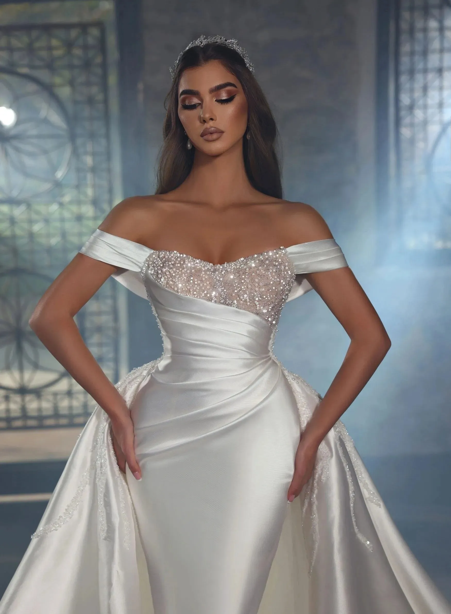 Luxury Mermaid Wedding Dresses Sparkle Beading O Neck Pleat Satin Ball Gowns Detachable Train Formal Bride Beach Party