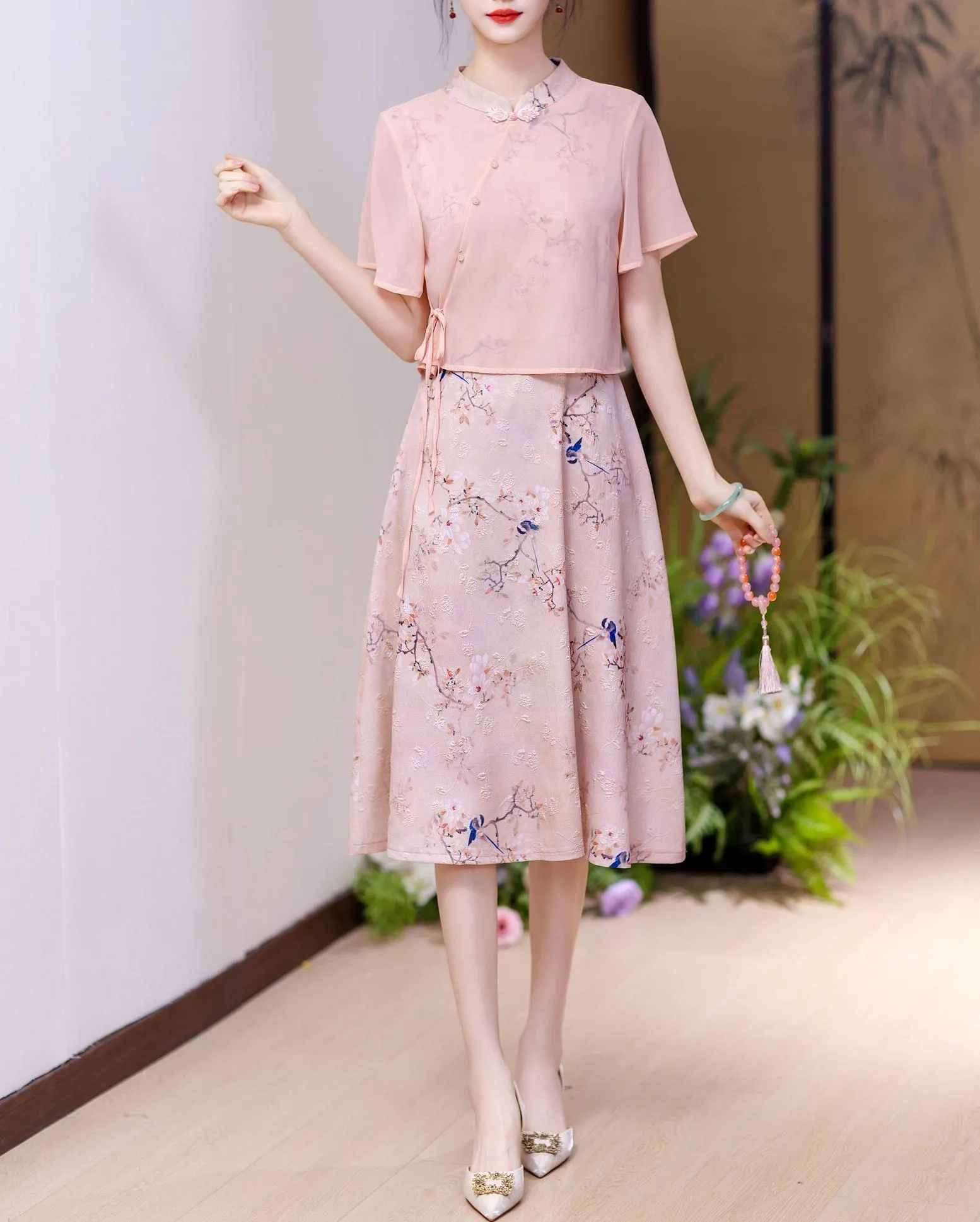Mid-Length Mesh Qipao Featuring Elegant Pleats and Floral Prints