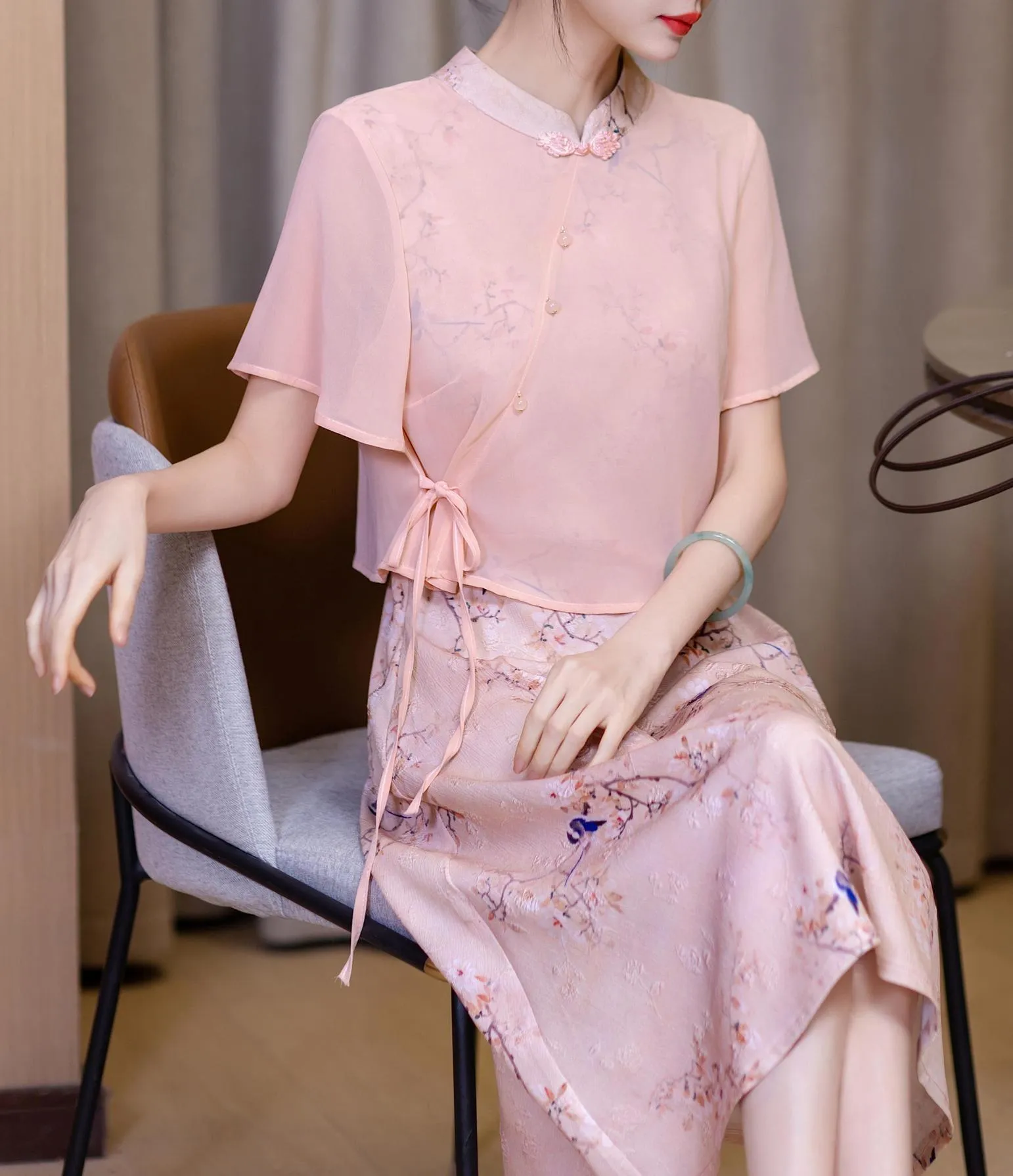 Mid-Length Mesh Qipao Featuring Elegant Pleats and Floral Prints