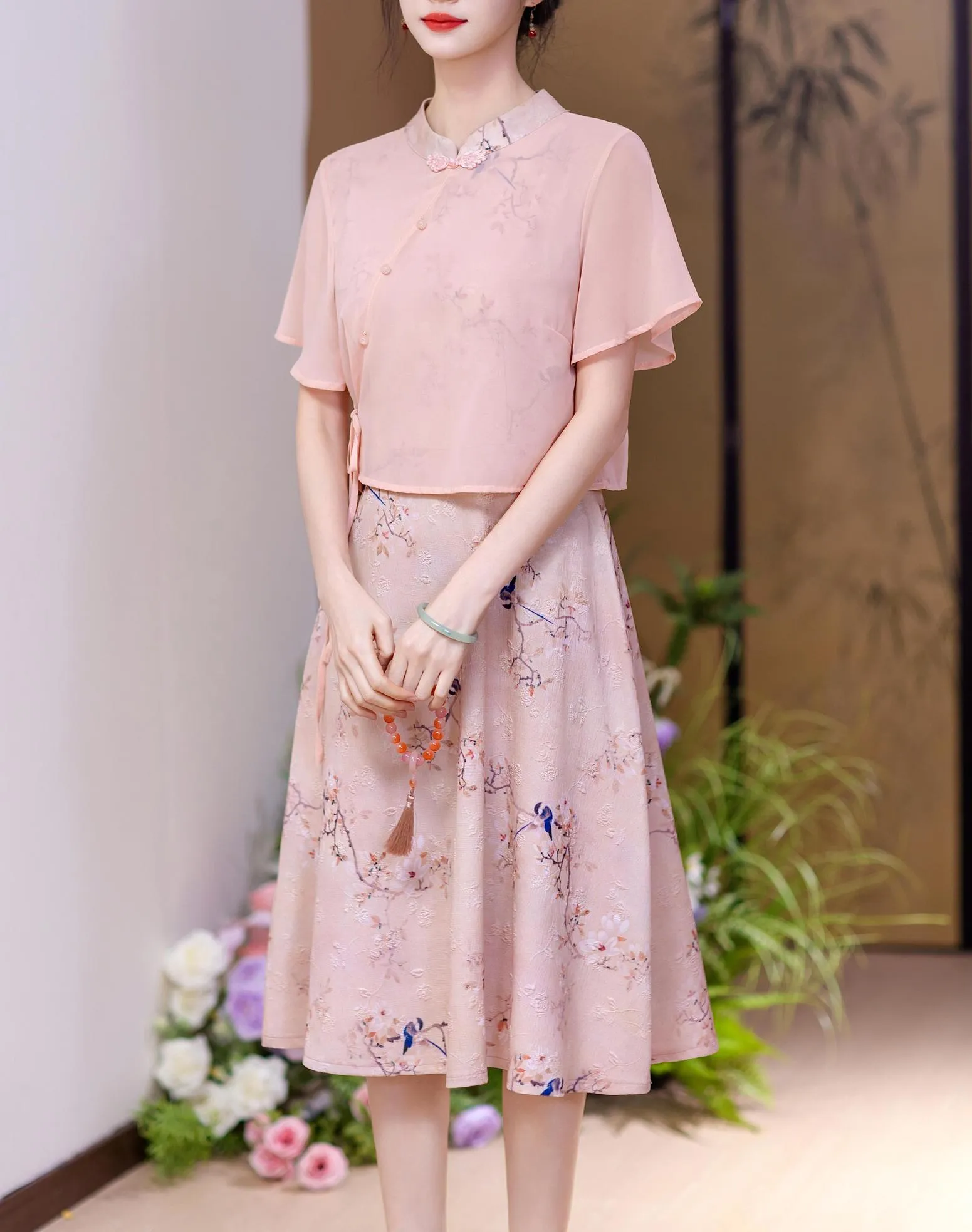 Mid-Length Mesh Qipao Featuring Elegant Pleats and Floral Prints