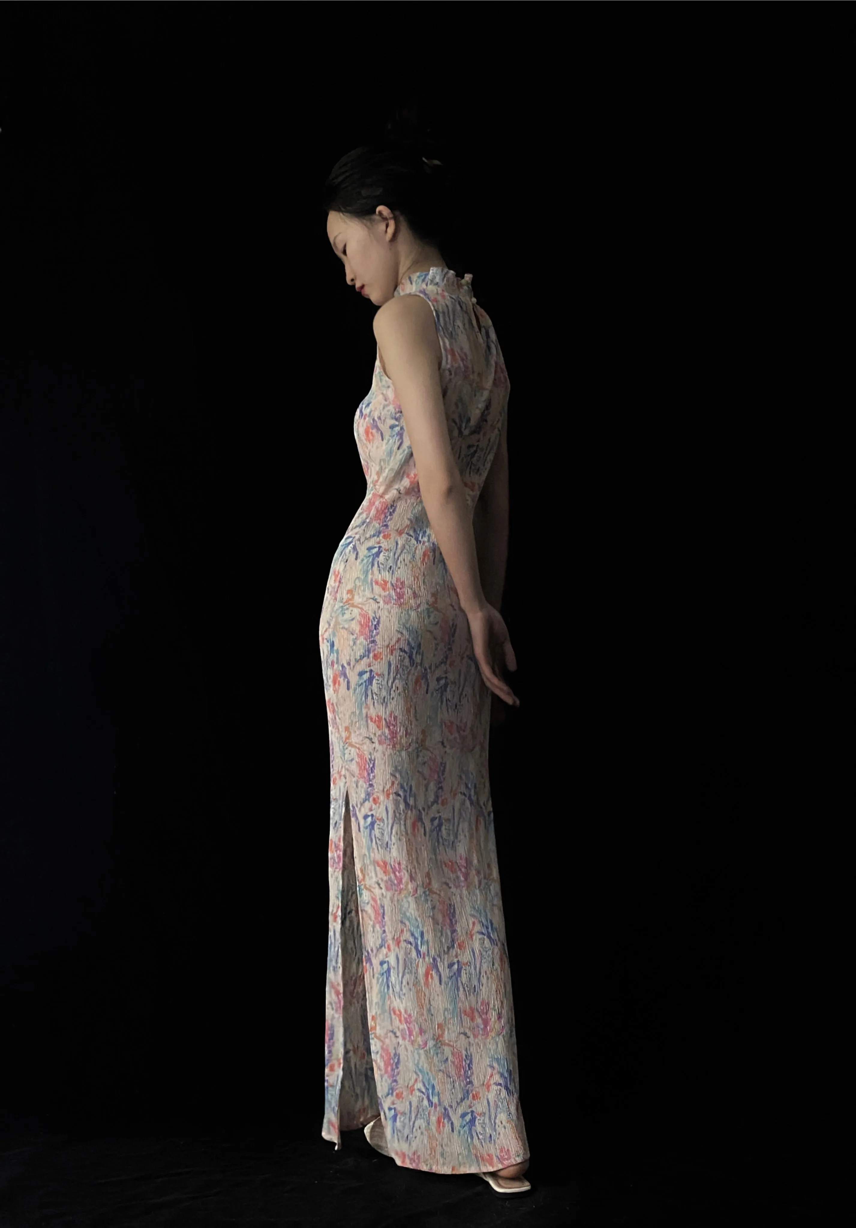 Ning Zhe 凝褶 Frozen Pleats Modernized Floral Accordion Pleat Sleeveless Qipao