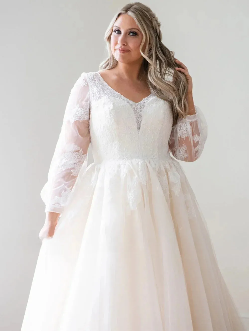 Plus Size Vestidos De Novia V Neck Long Sleeve Lace Wedding Dresses Customized Appliques Vestido De Noiva