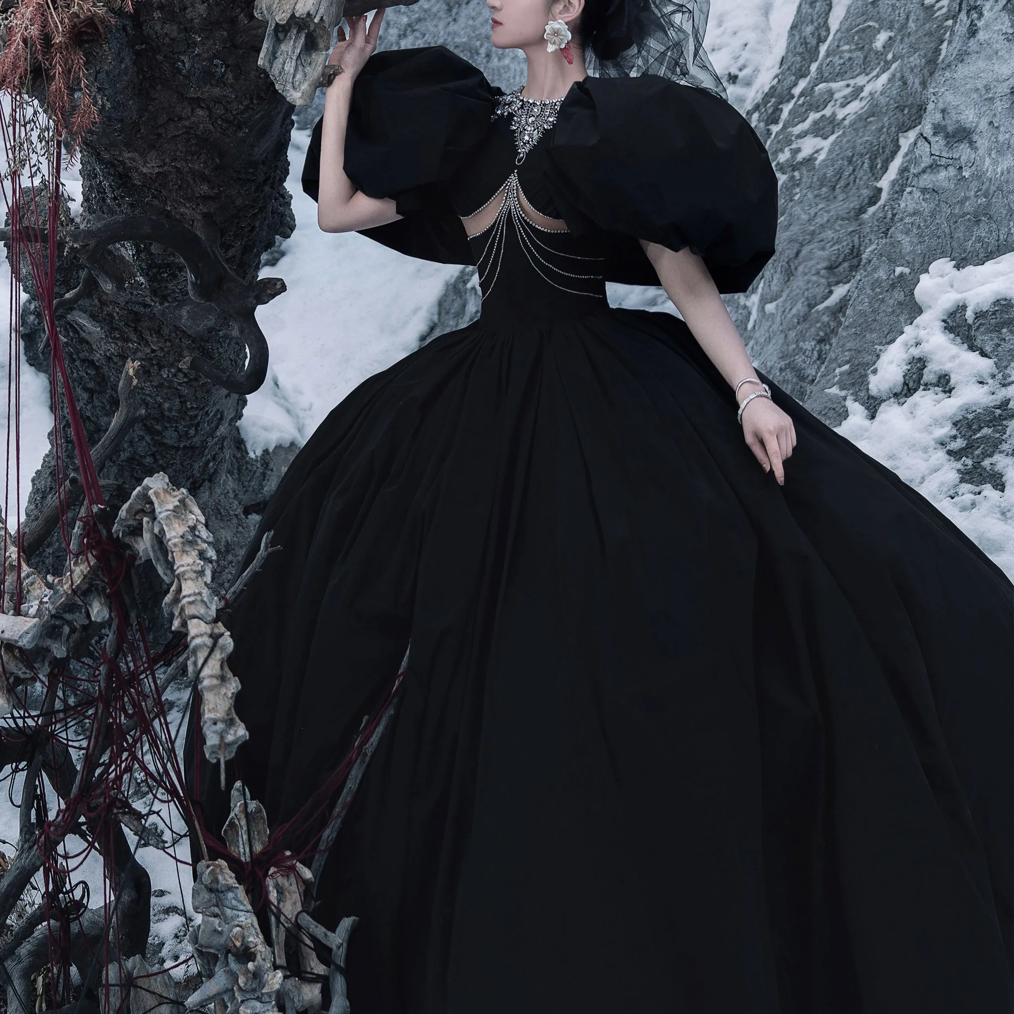 Sexy Ball Gown Black Wedding Dress with Short Puffy Sleeves