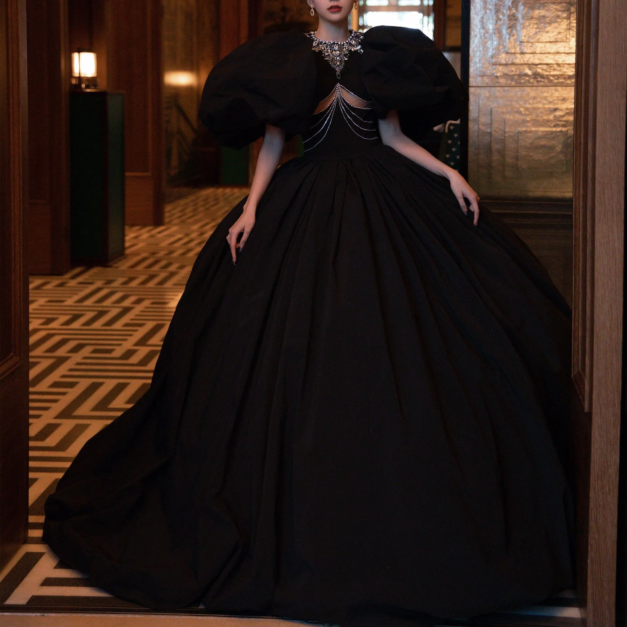 Sexy Ball Gown Black Wedding Dress with Short Puffy Sleeves