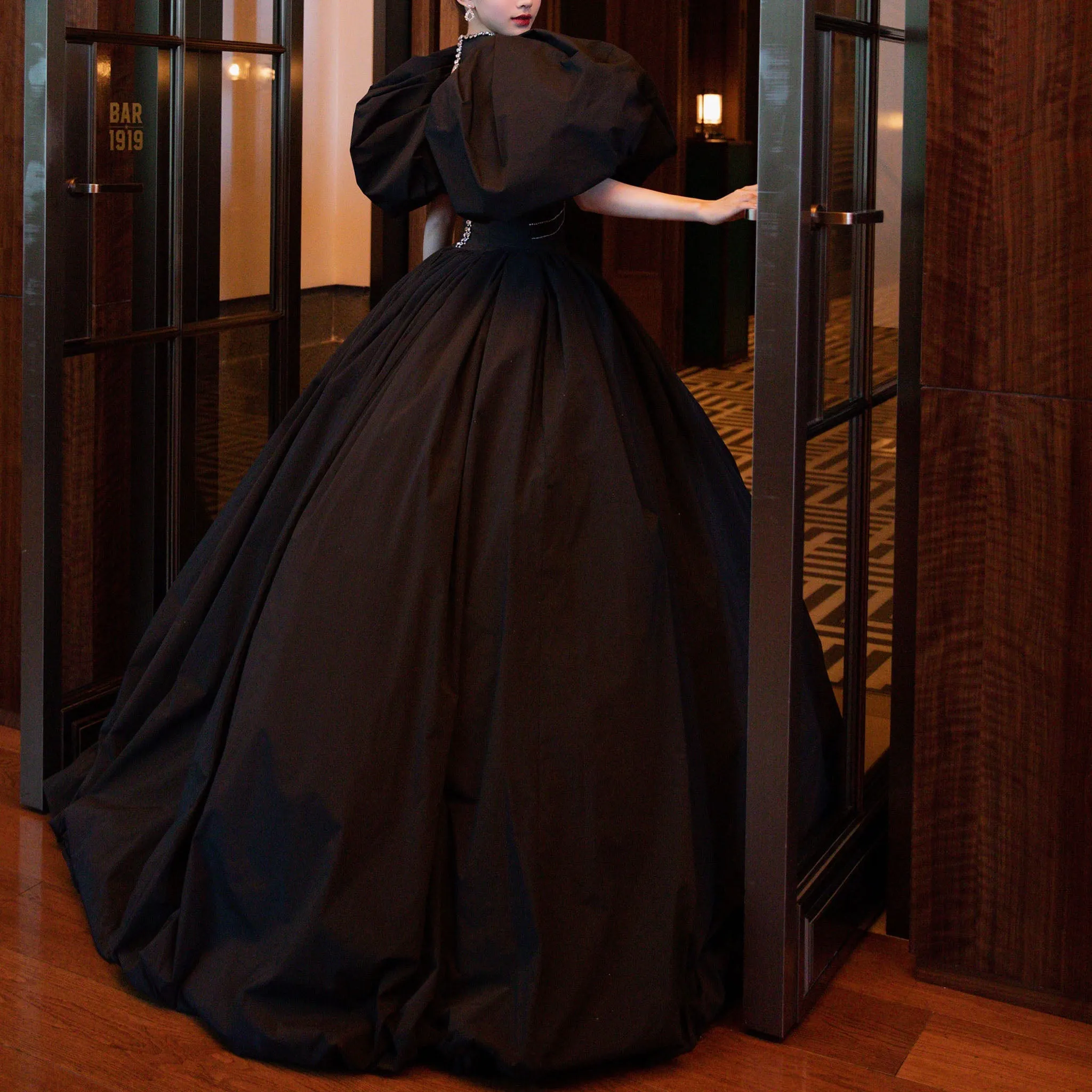 Sexy Ball Gown Black Wedding Dress with Short Puffy Sleeves