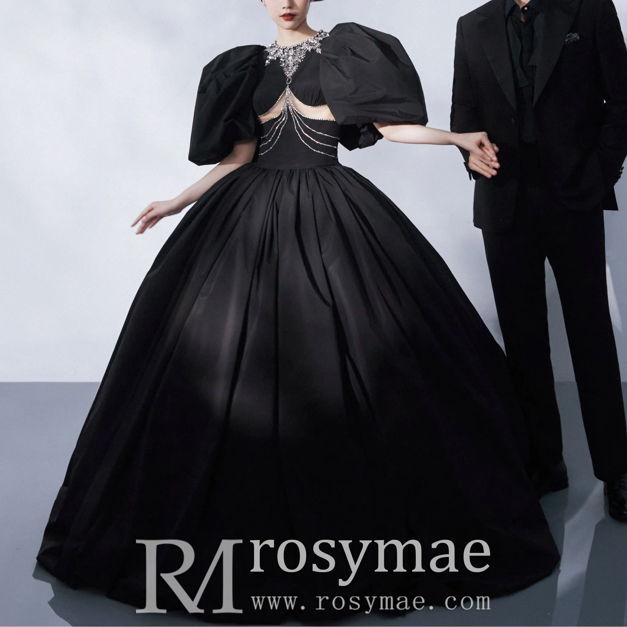 Sexy Ball Gown Black Wedding Dress with Short Puffy Sleeves