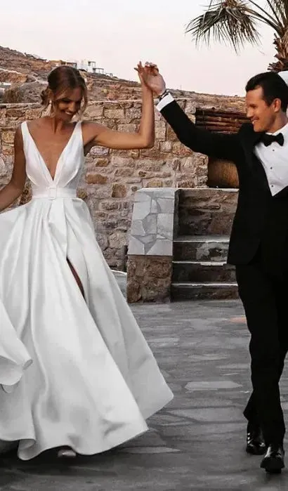 Simple Designed A Line Satin Wedding Dresses Sexy Backless Deep V Neck Split Long Beach Garden Bridal Gowns Robes de mariage