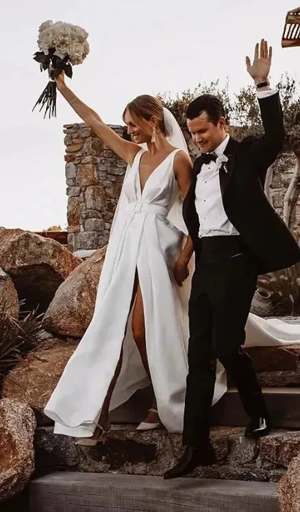 Simple Designed A Line Satin Wedding Dresses Sexy Backless Deep V Neck Split Long Beach Garden Bridal Gowns Robes de mariage