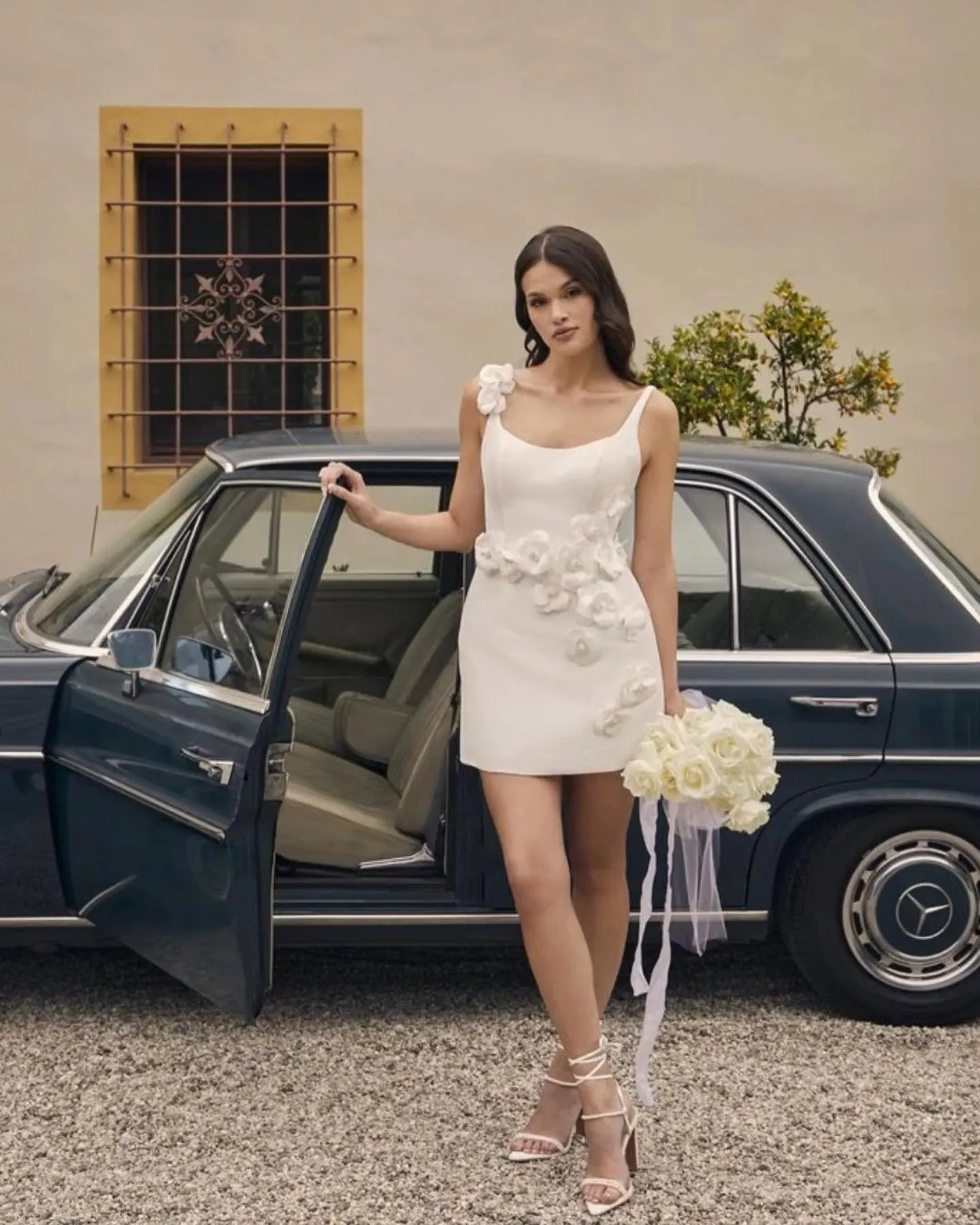 Simple Short Wedding Dresses Square Neck Sleeveless Bridal Gowns Flowers Backless Above Knee Length A Line Vestidos De Novia