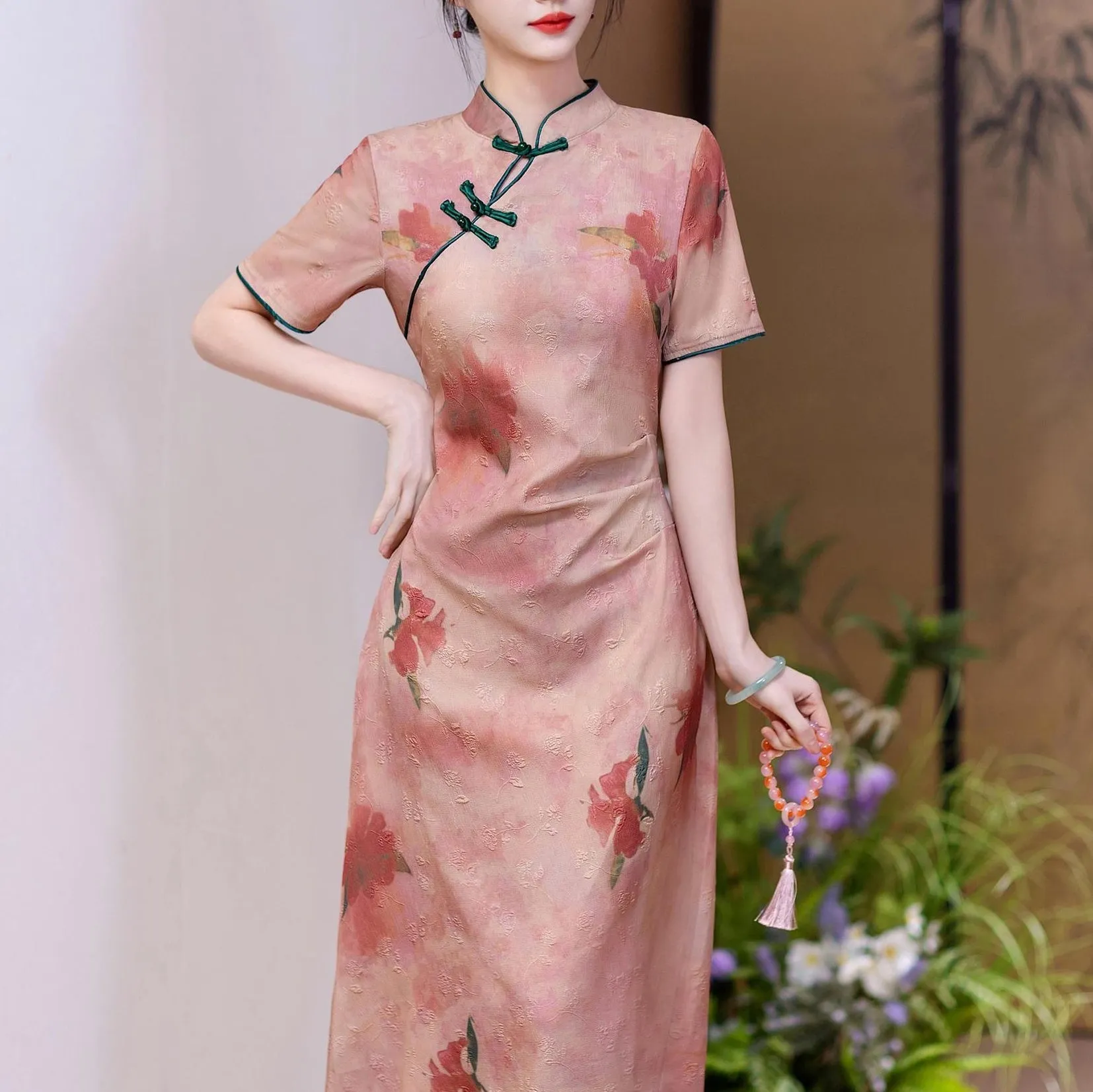 Stunning Fitted Maxi Qipao with Split Thigh and Floral Print
