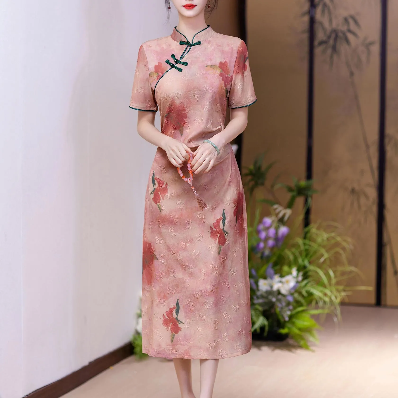 Stunning Fitted Maxi Qipao with Split Thigh and Floral Print