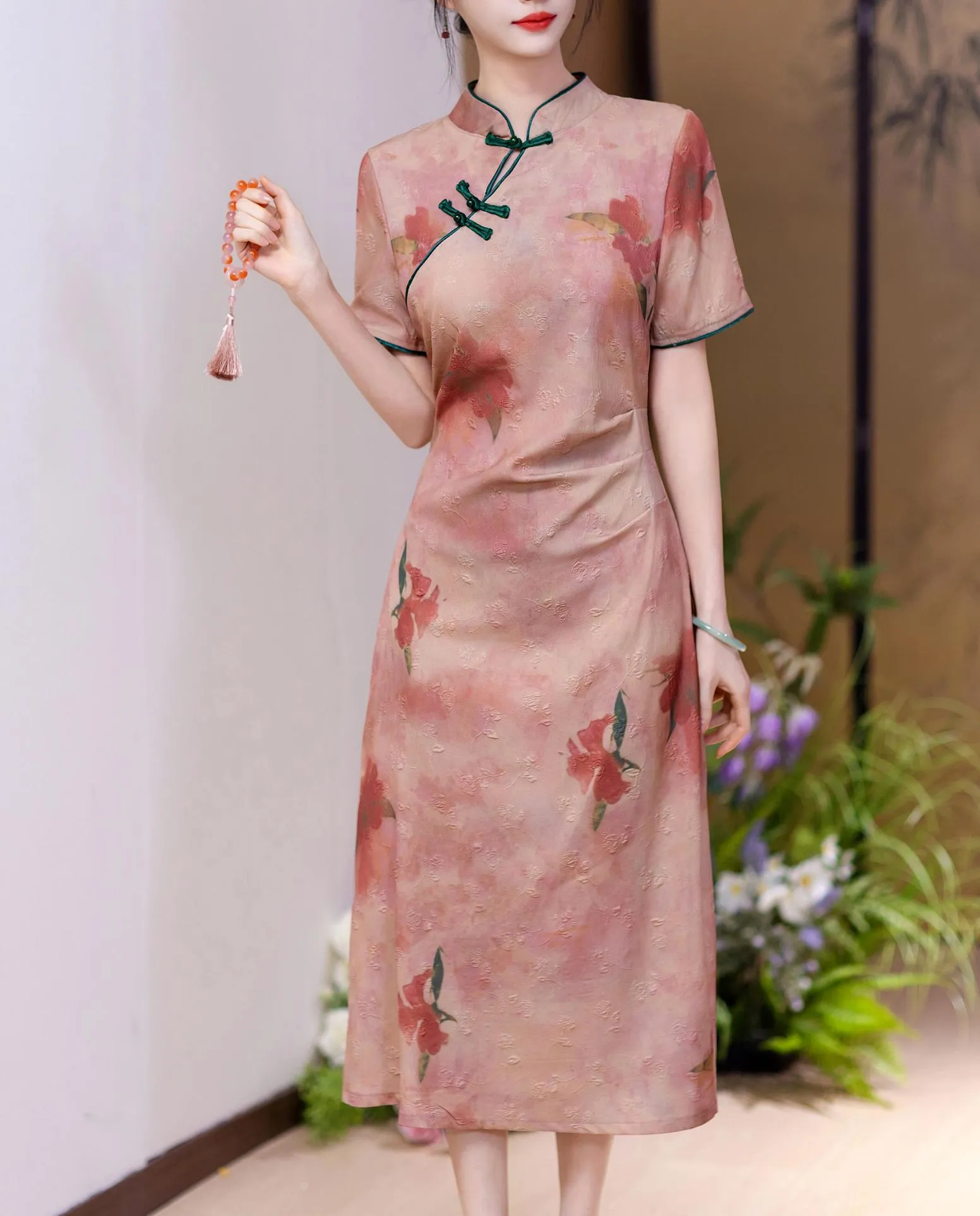 Stunning Fitted Maxi Qipao with Split Thigh and Floral Print