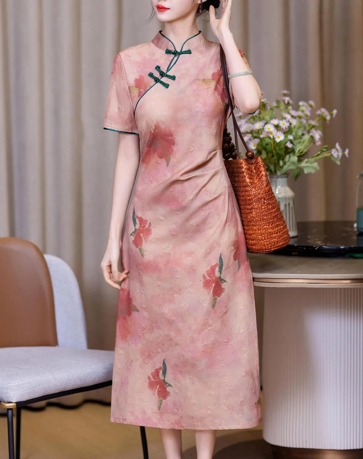 Stunning Fitted Maxi Qipao with Split Thigh and Floral Print