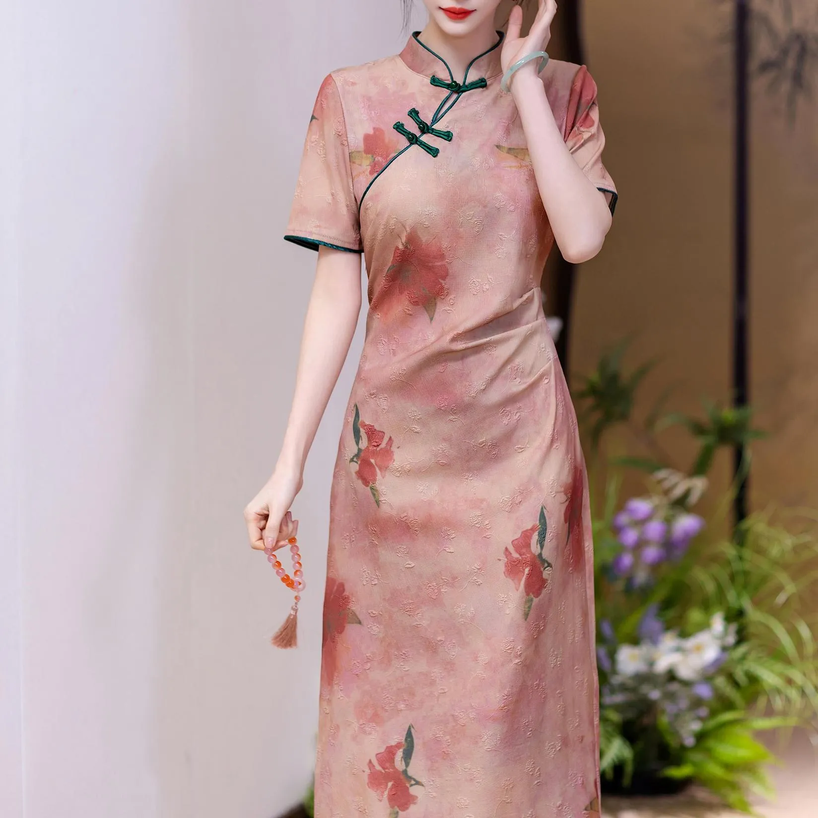 Stunning Fitted Maxi Qipao with Split Thigh and Floral Print