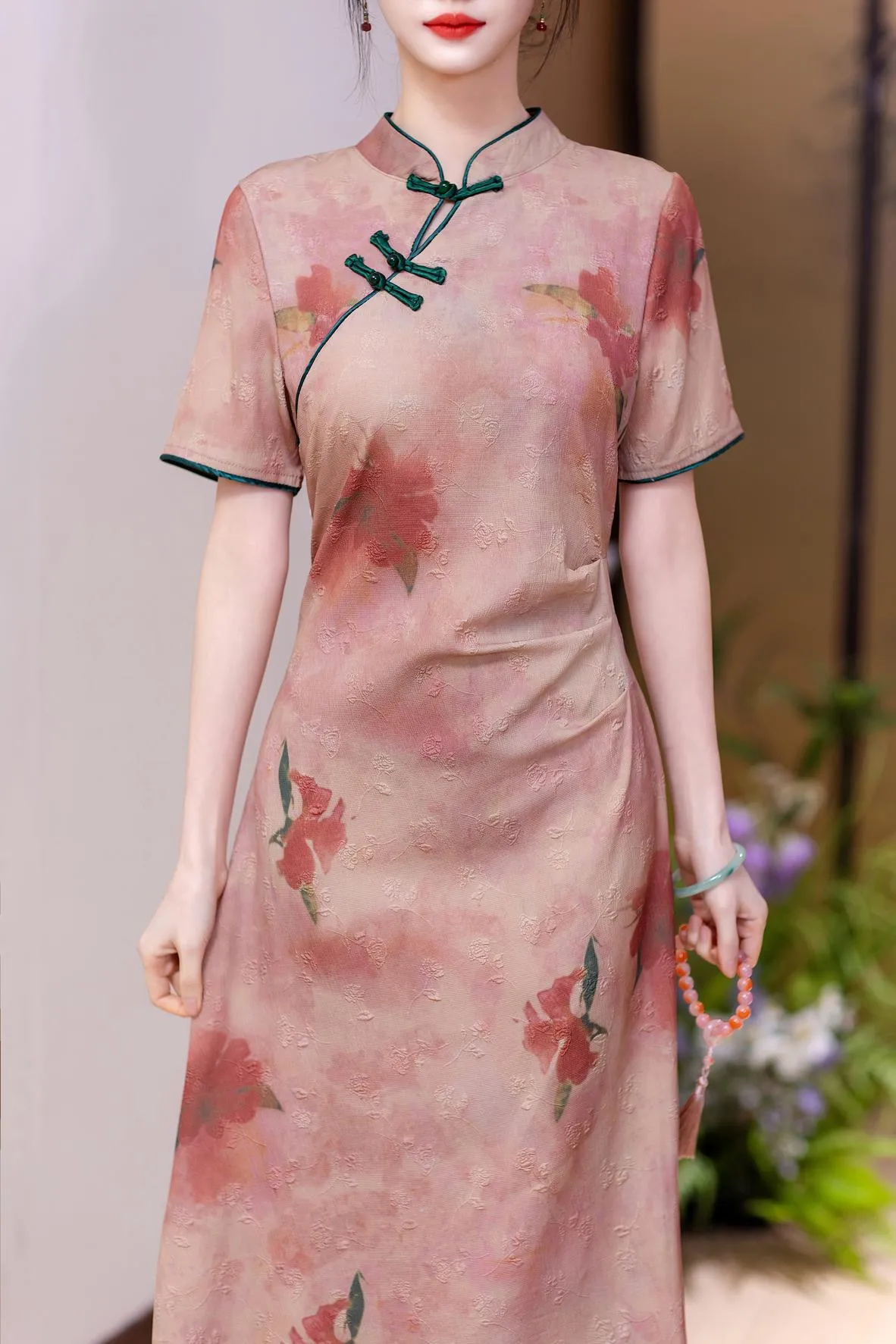 Stunning Fitted Maxi Qipao with Split Thigh and Floral Print