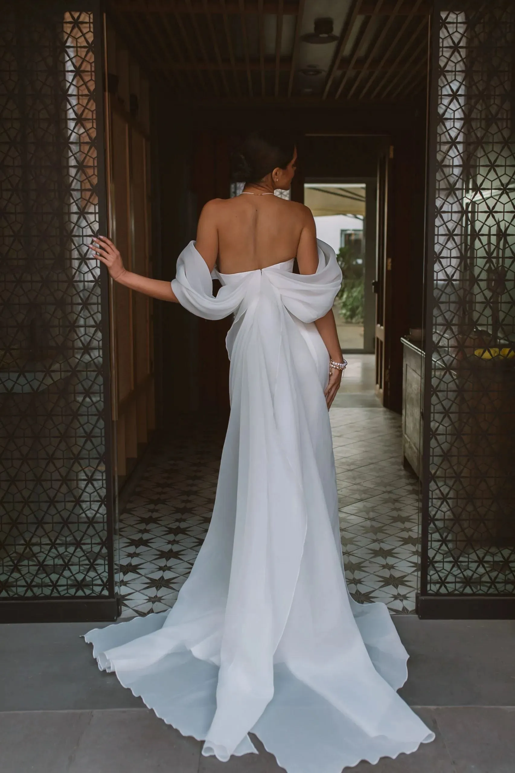 Summer Wedding Party Dresses Off The Shoulder Pleats Bridal Dress Mermaid Satin Women Bride Gowns With Train