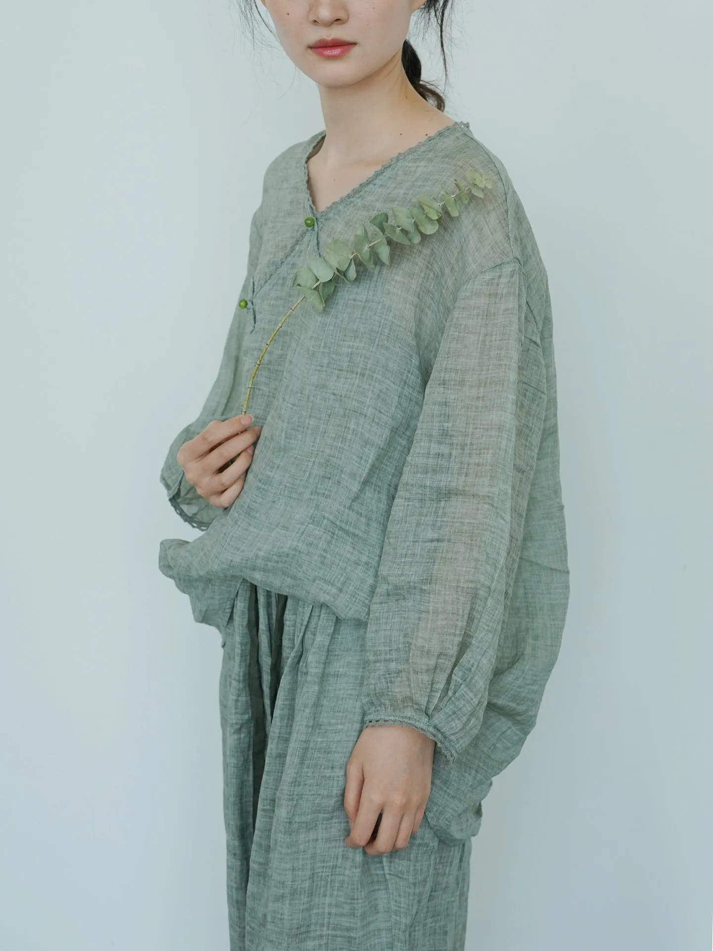 V-neck Ramie Cheongsam Qipao Top in Green