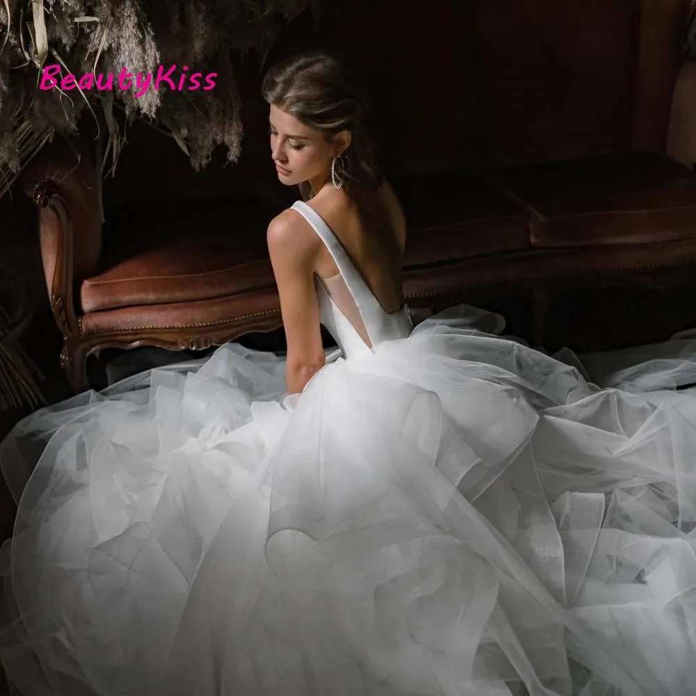 Vintage Satin Ruffles Tulle Wedding Dress A-Line Scoop Neck Bridal Gowns Sleeveless Sweep Train Backless Princess Bride Dresses