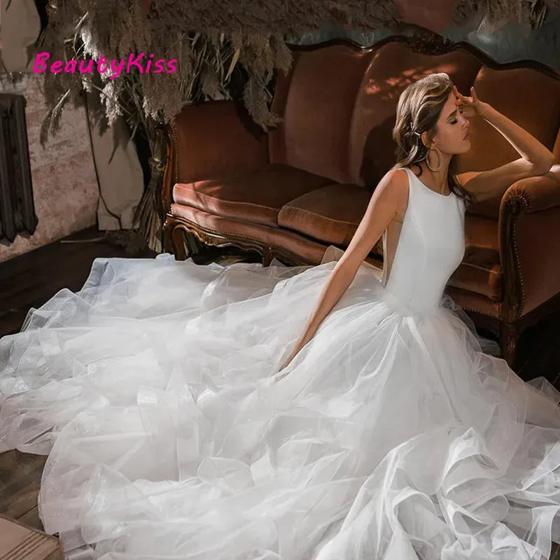 Vintage Satin Ruffles Tulle Wedding Dress A-Line Scoop Neck Bridal Gowns Sleeveless Sweep Train Backless Princess Bride Dresses