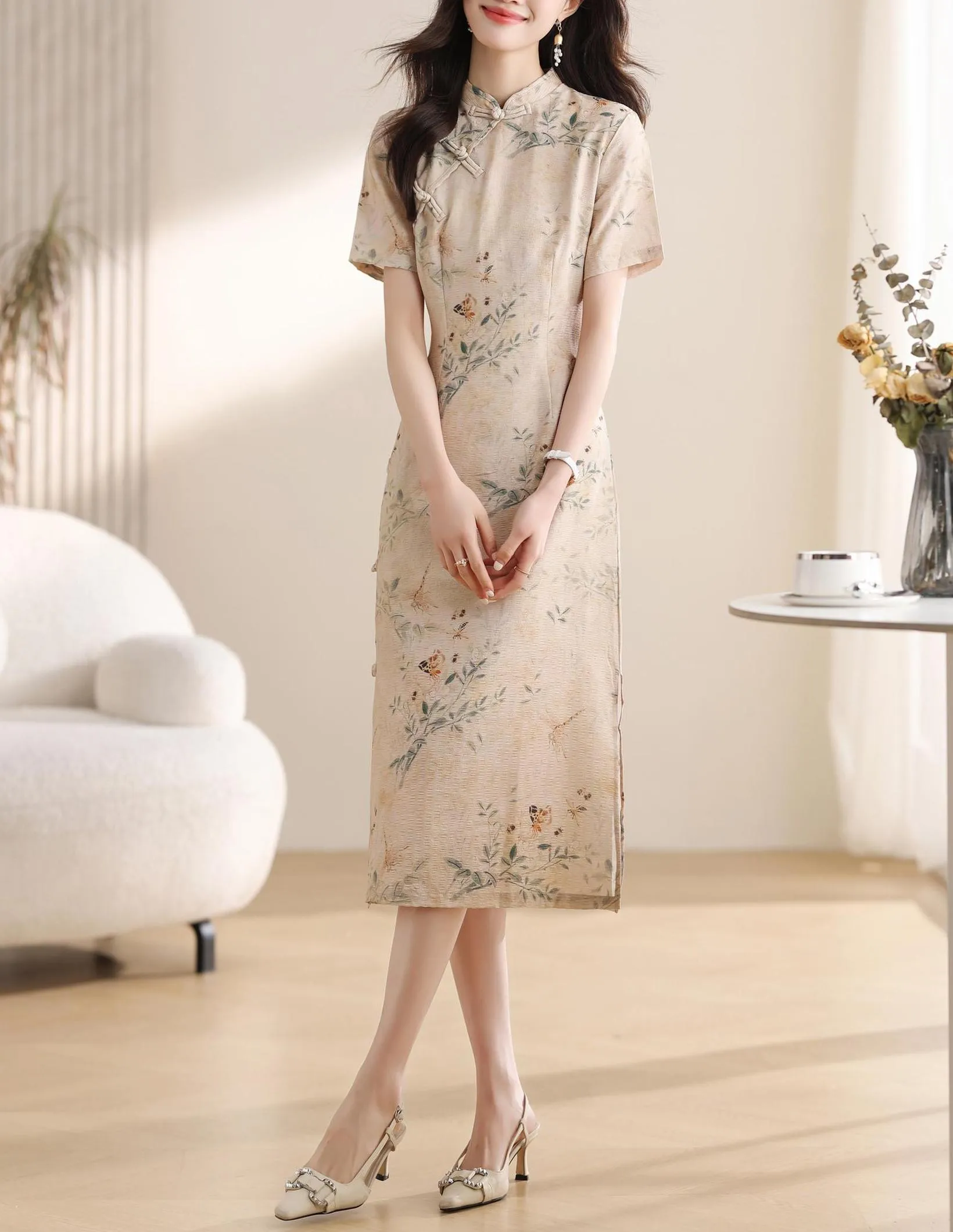 Women's Fitted A-line Qipao in Chiffon with Toggle Button