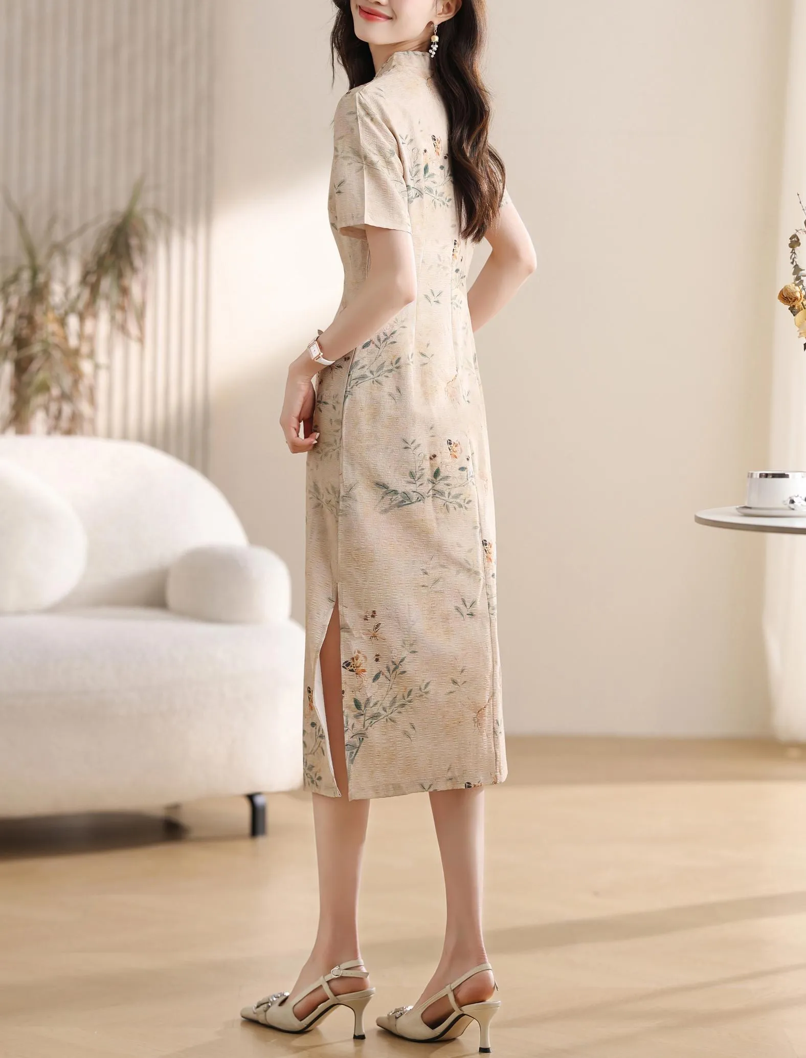 Women's Fitted A-line Qipao in Chiffon with Toggle Button