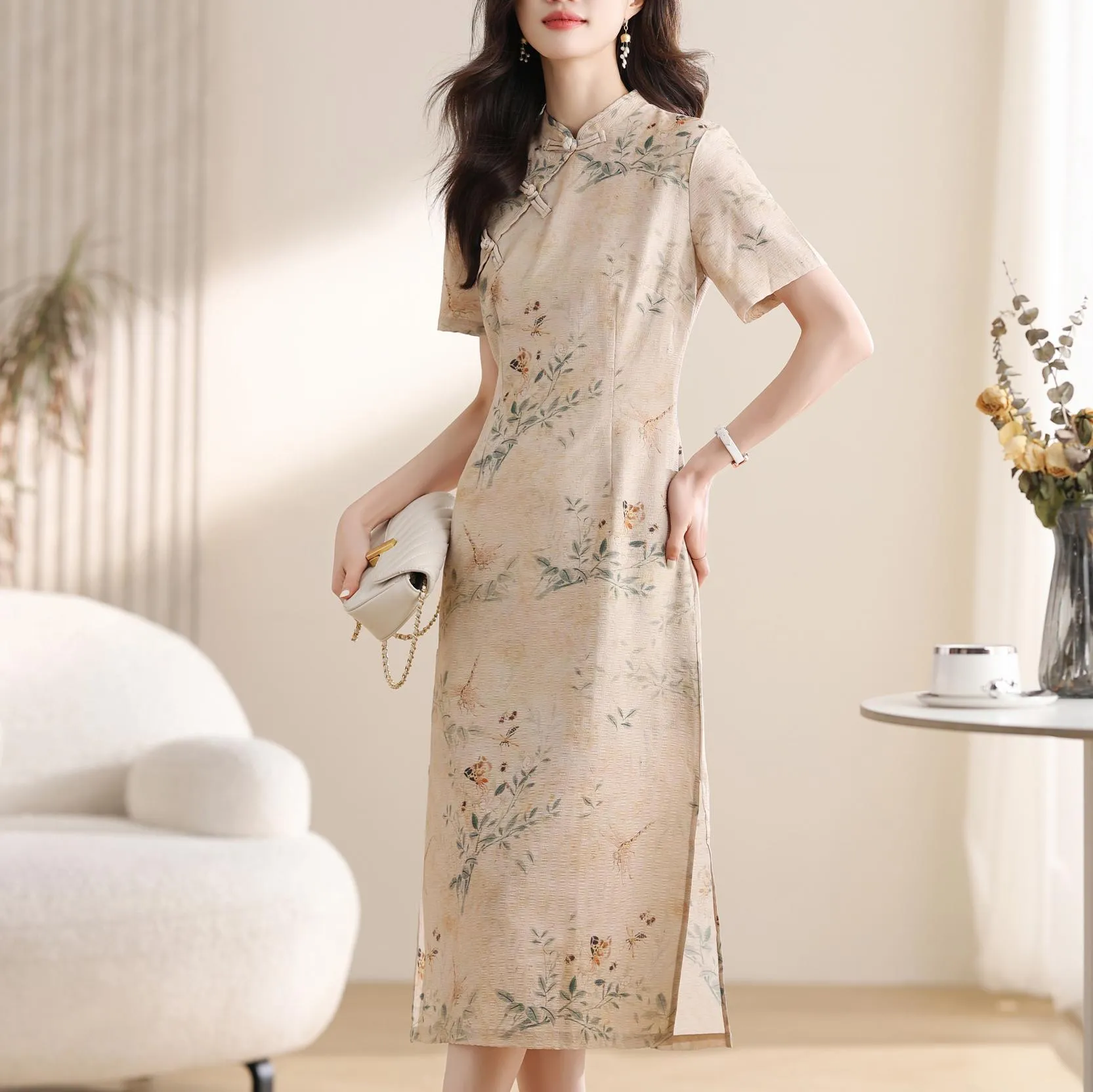 Women's Fitted A-line Qipao in Chiffon with Toggle Button