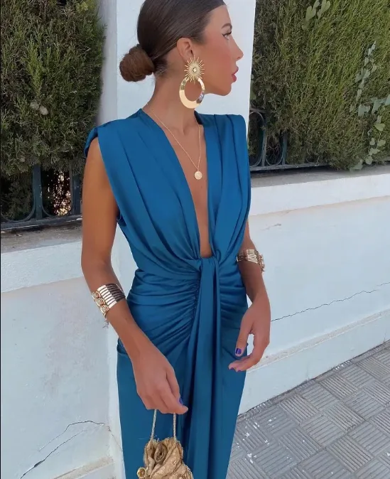Xaveria | Low-cut party dress